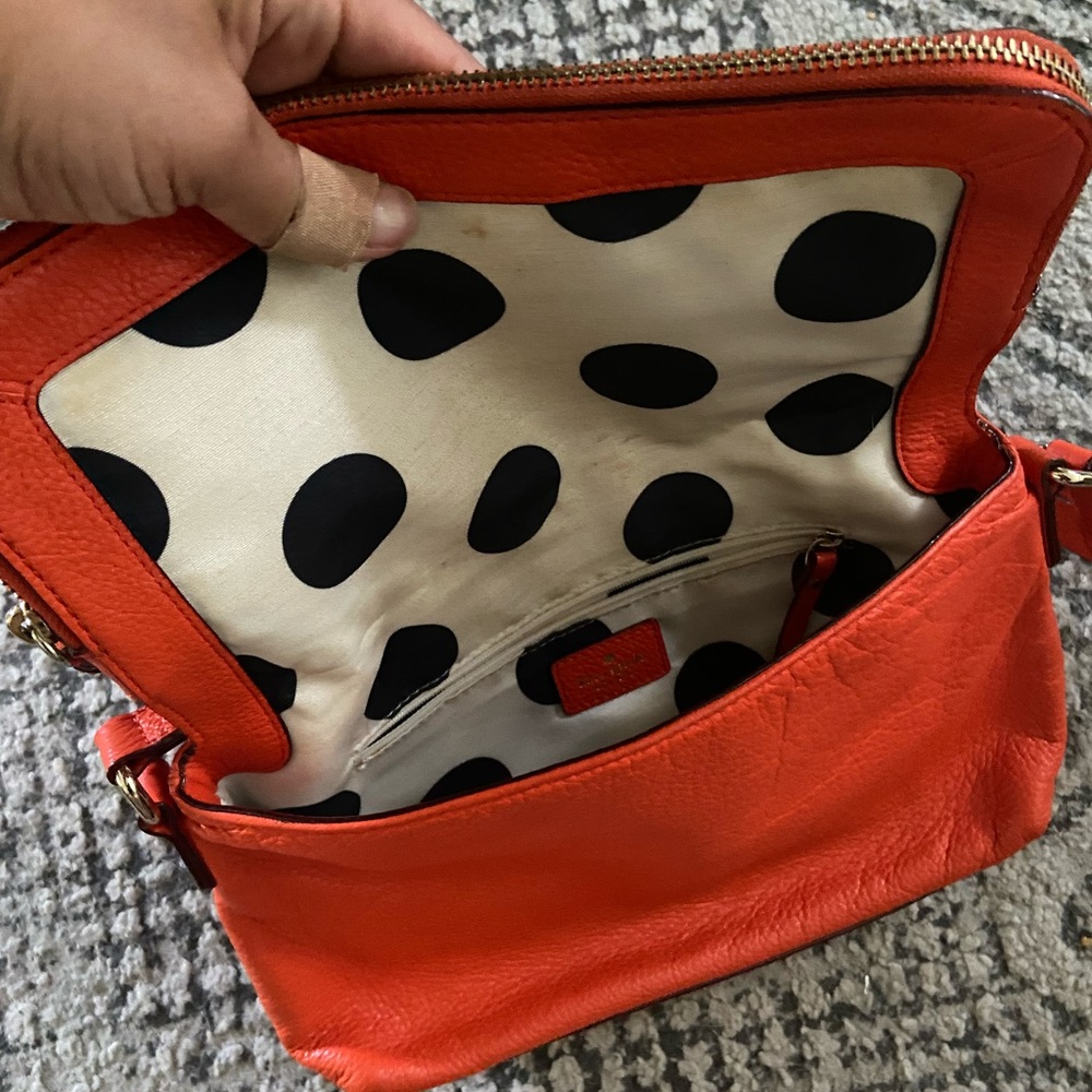 🧡 Pre-Loved Kate Spade Crossbody 🧡 - Picture 3 of 5